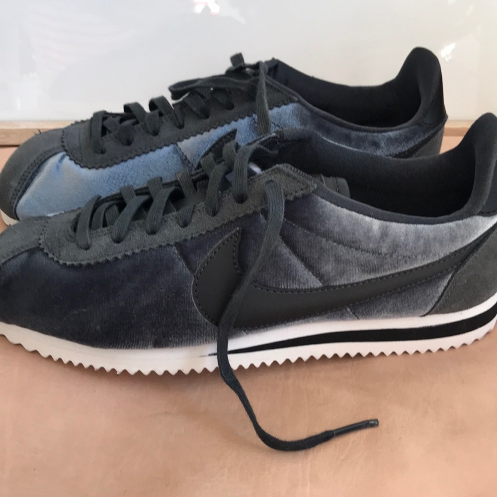 Brand new velvet bike Cortez